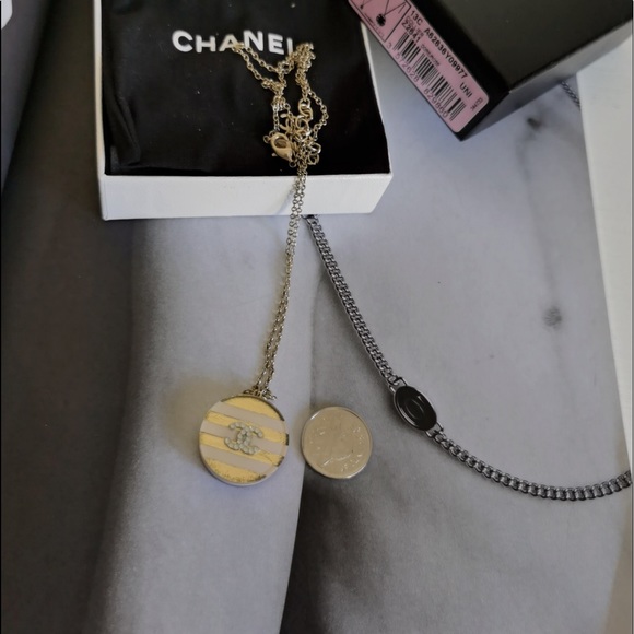 Authentic Chanel Necklace Pink New - Picture 2 of 3